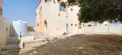 Spacious 5bhk villa available at good location+huge size rent only AED 115k