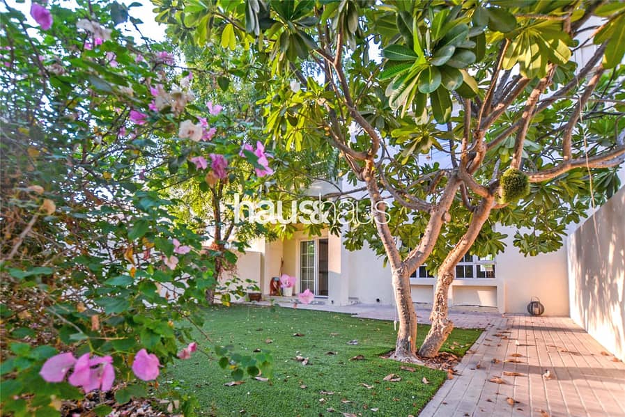 Peacful Community | Stuning Garden | Lake Backing Peacful Community | Stuning Garden | Lake Backing