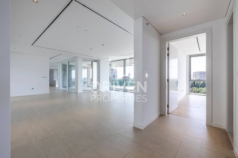 Huge Layout with Terrace | Luxury Living Huge Layout with Terrace | Luxury Living