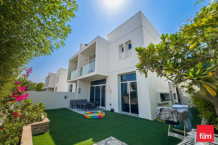 VOT I 3 Beds Semi Detached On Park I Negotiable VOT I 3 Beds Semi Detached On Park I Negotiable