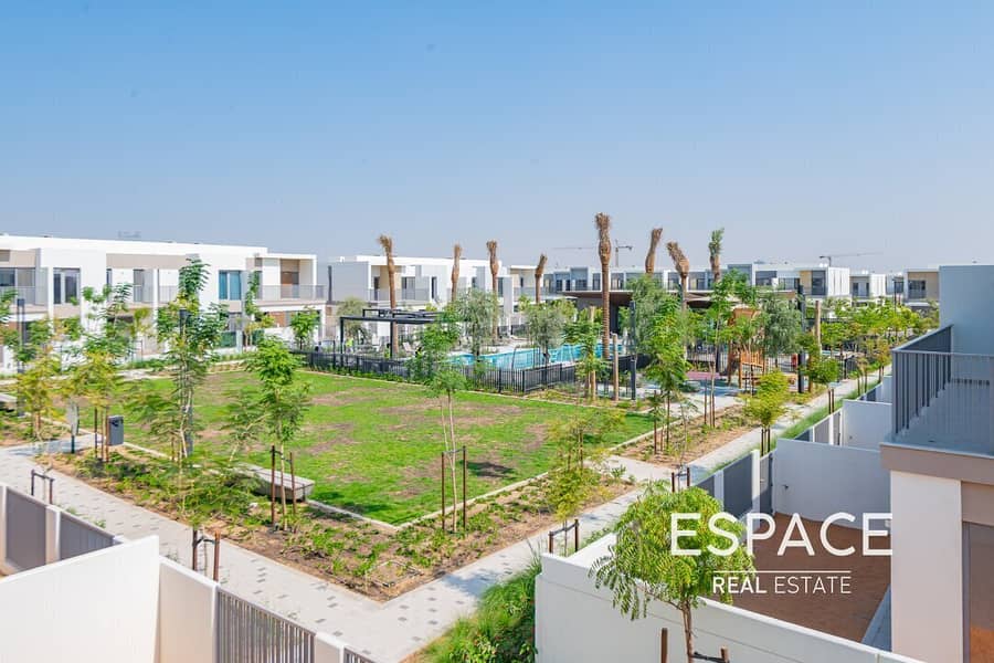 Vacant Now | Opposite Park | Cash Seller Vacant Now | Opposite Park | Cash Seller