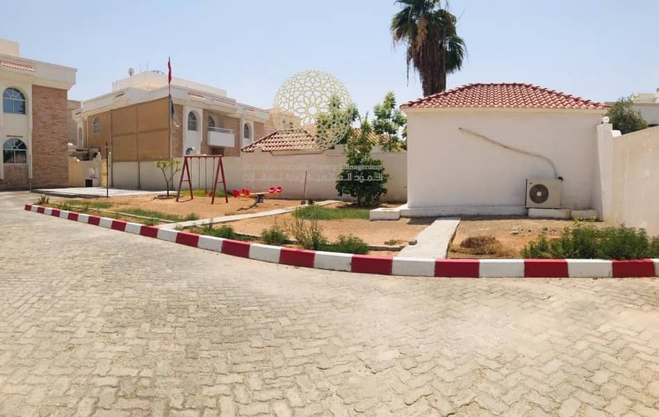 4 SUN FILLED WITH SPECTACULAR VIEW 5 BR INDEPENDENT VILLA WITH SWIMMING POOL AND BIG FRONT COURTYARD IN AL MAQTAA IS FOR RENT!