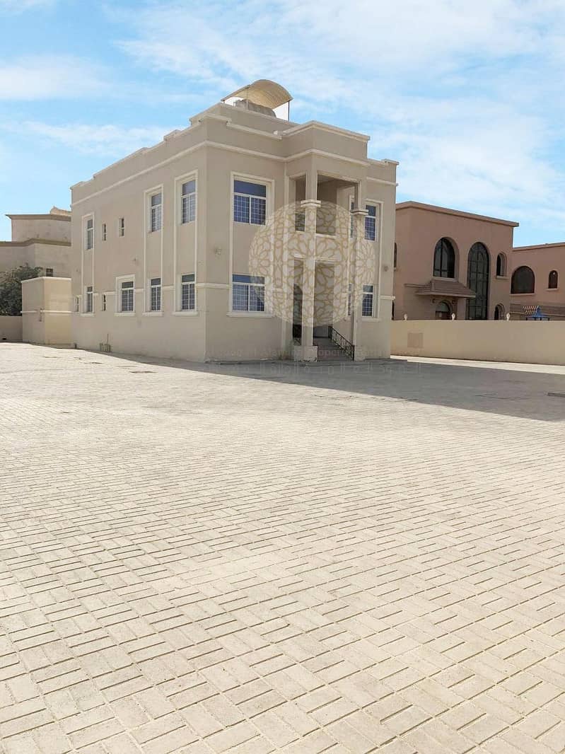 STUNNING STAND ALONE 5 BEDROOM INDEPENDENT VILLA WITH KITCHEN INSIDE AND OUTSIDE AND MAJLIS FOR RENT IN KHALIFA CITY A
