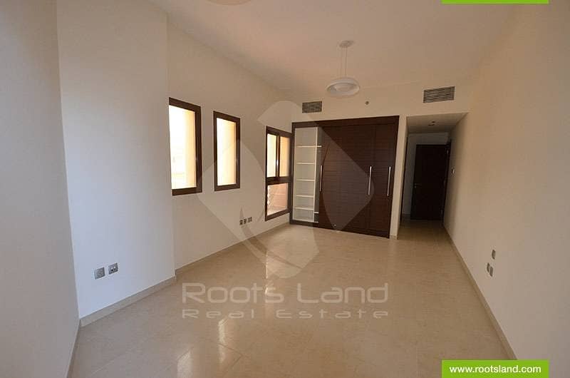 Close to the Beach Stunning Apartment with One Month Free