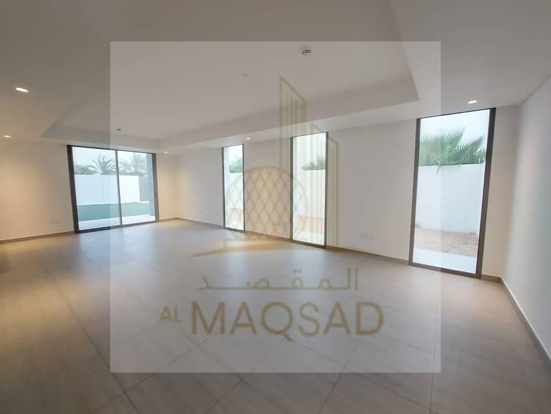 Huge 4br townhouse duplex in yas acres