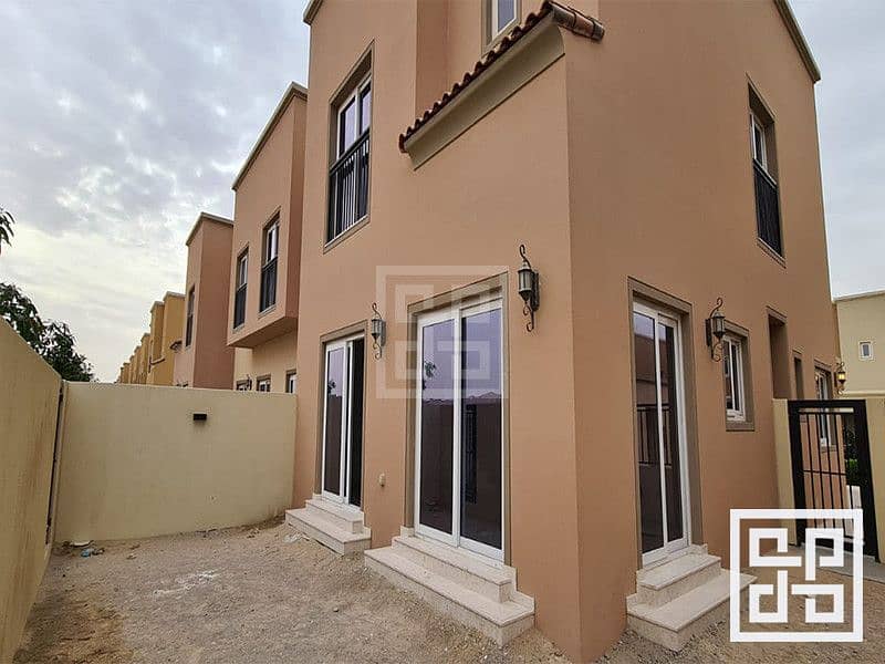 Large Corner Townhouse |  Prime Location