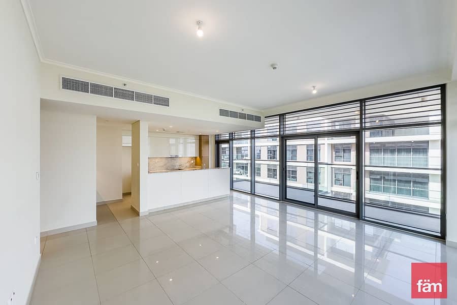 Vacant | Large layout | Unobstructed view Vacant | Large layout | Unobstructed view