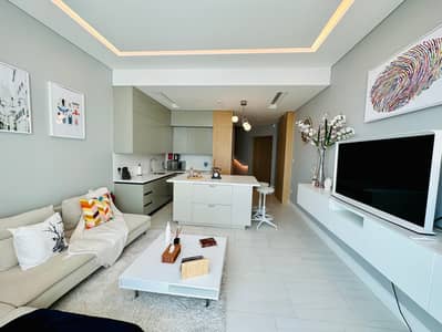 1 Bedroom Apartment for Rent in Business Bay, Dubai - Living Room