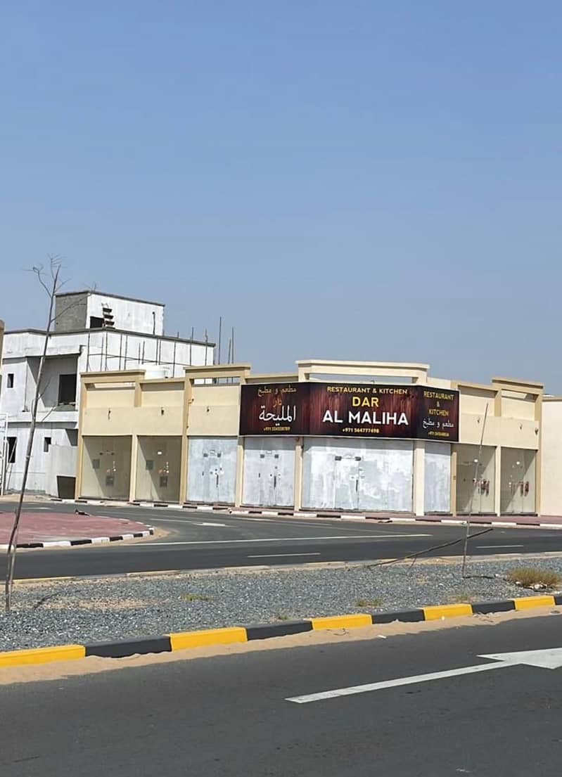 For sale in Ajman, Al Zahia Commercial residential building, 3200 square feet 7 shops + 2 studios -