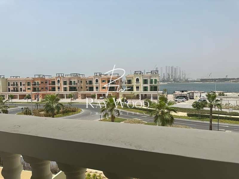 WATERFRONT HOUSE I SEA SKYLINE VIEWS I CONER VILLA WATERFRONT HOUSE I SEA SKYLINE VIEWS I CONER VILLA