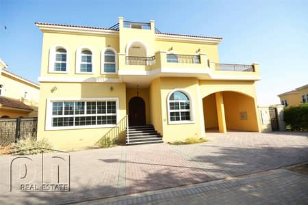 Large Villa | Indoor Pool | Prime Location Large Villa | Indoor Pool | Prime Location