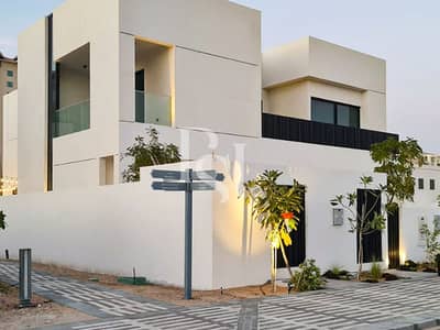 4 Bedroom Villa for Sale in Khalifa City, Abu Dhabi - Spacious Area| Good location | Good price