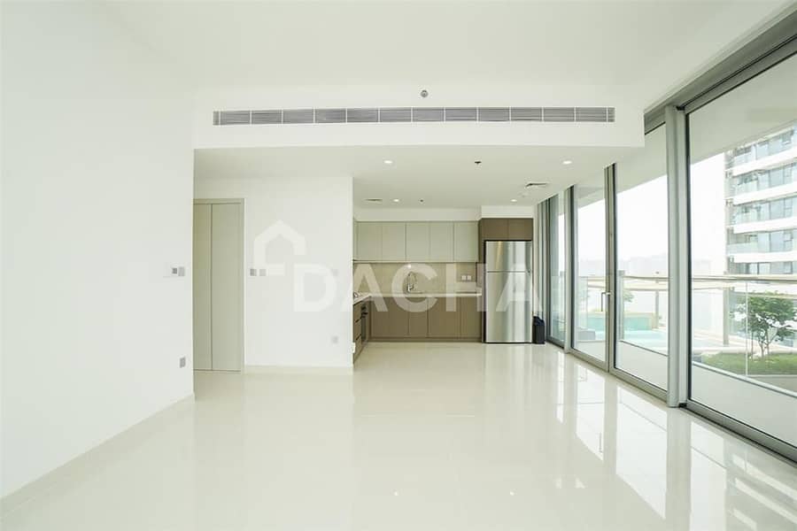 Corner unit / Brand New / Must See Unit Corner unit / Brand New / Must See Unit