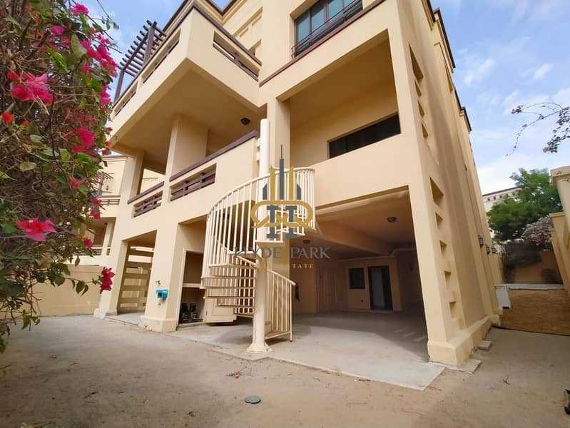 Modern Villa / Garden| Balconies| Great community Modern Villa / Garden| Balconies| Great community