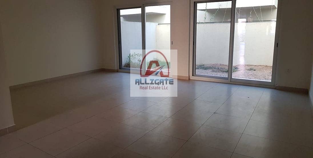 5 SINGLE ROW SOUQ FACING WARSAN VILLA FOR SALE