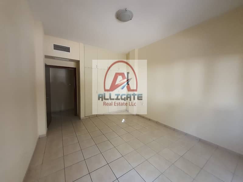 Vacant On Transfer  | Close To Metro  | St 3  | Spacious |