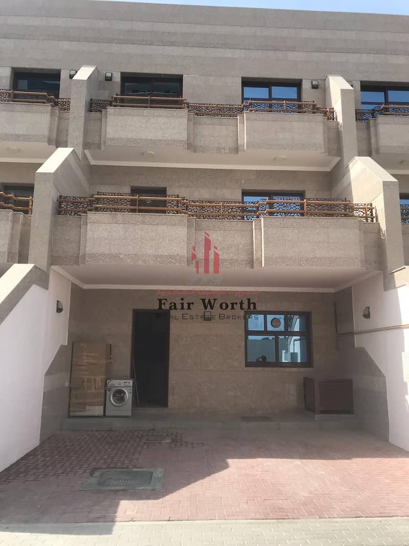 位于朱美拉环形村(JVC)，JVC第12区 5 卧室的别墅 135000 AED - 3775354