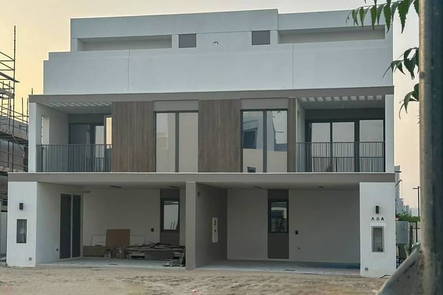 AURA SPECIALIST | LUXURY 4BR TWIN VILLA AURA SPECIALIST | LUXURY 4BR TWIN VILLA