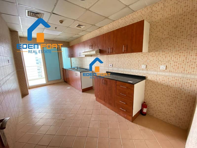 3 Large 2 BR |Chiller Free| Closed Kitchen
