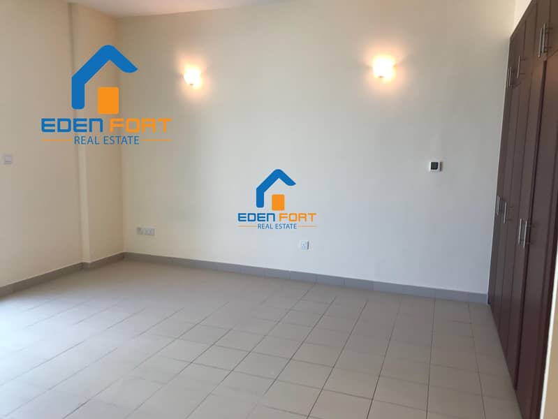 4 Unfurnished  Studio Flat With Balcony Available For Rent