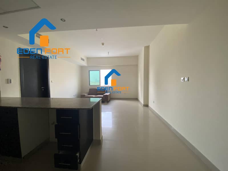 READY TO MOVE - UN-FURNISHED 1BHK ON HIGH FLOOR