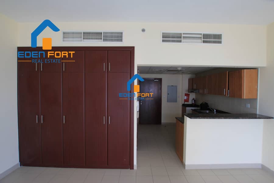 5 ONE Bed Room Apartment in Cricket Tower.