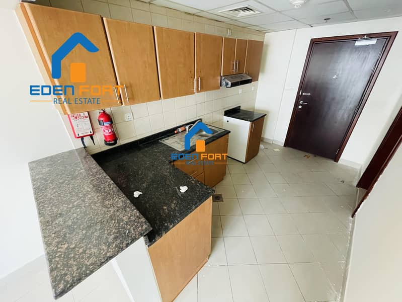 UNFURNISHED 1 BHK IN CRICKET TOWER