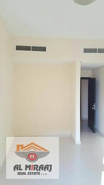 1 غرفة نوم للإيجار في أبراج الزنابق 18000 / -AED