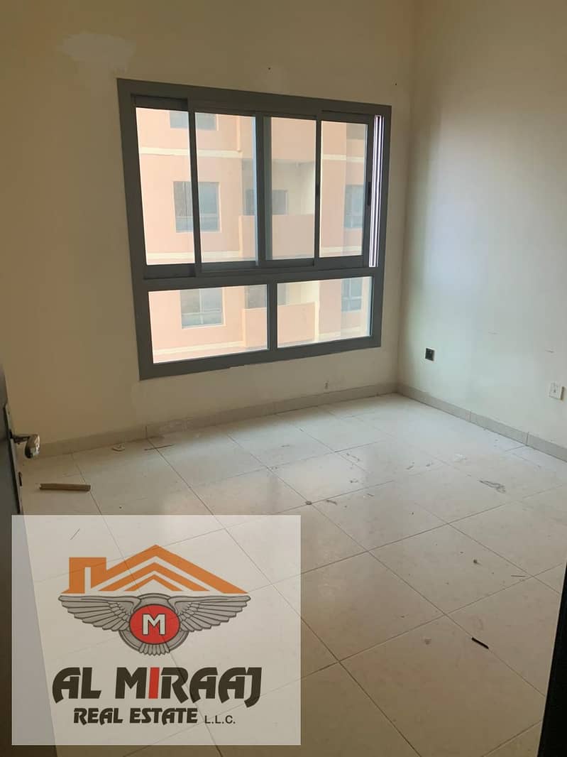 2 BHK للإيجار في الجنة البحيرات 21000/-