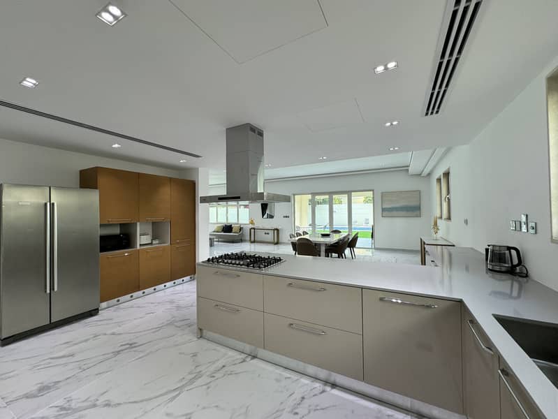 18 Kitchen Area