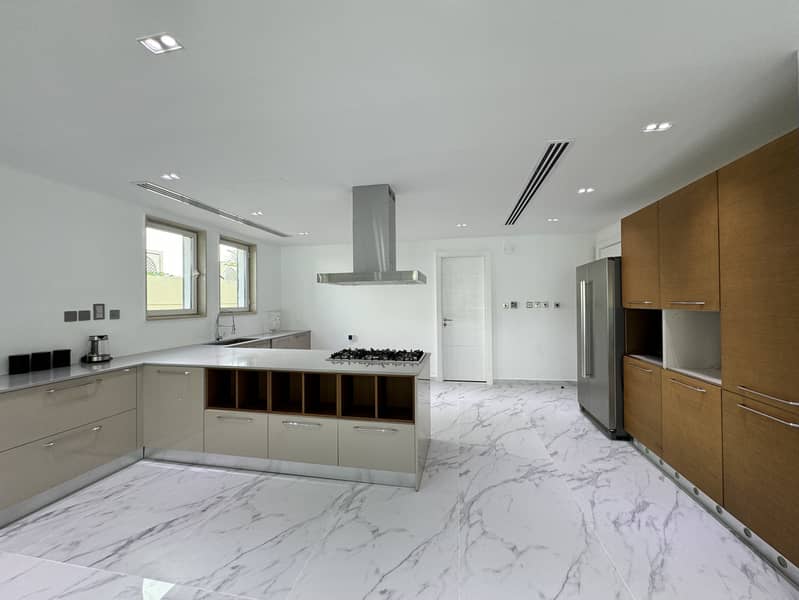 19 Kitchen Area