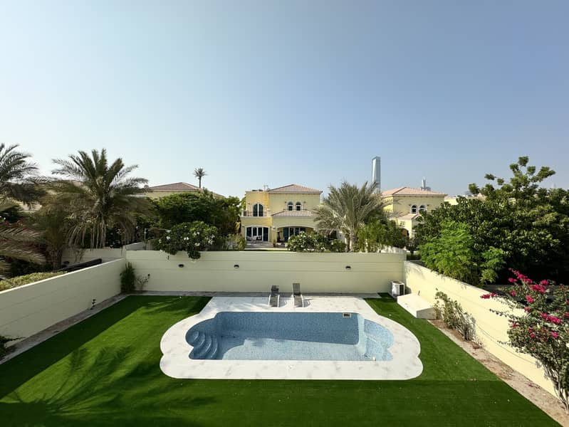 23 Swimming Pool Area