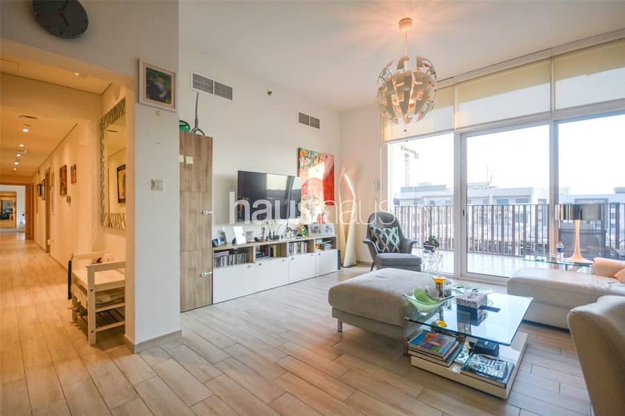 Desirable Unit | Vacant on Transfer | Huge Layout Desirable Unit | Vacant on Transfer | Huge Layout