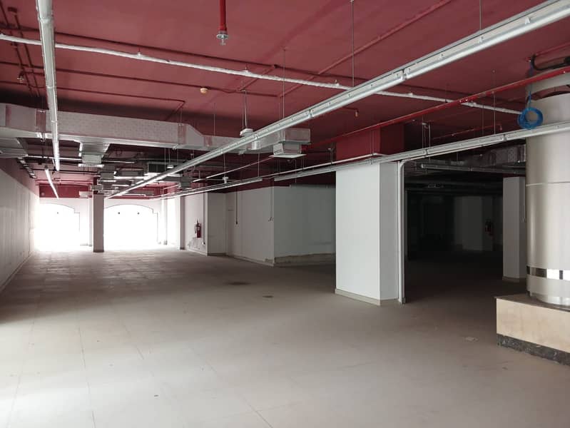 COMMERCIAL SPACE FOR RENT SUITABLE FOR HYPERMARKET, DISCOUNT CENTRE, MEDICAL CLINIC, OFFICE ETC
