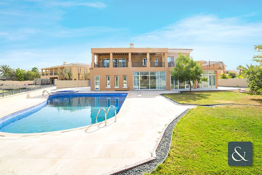 5 Beds | Private Pool | Golf Course View 5 Beds | Private Pool | Golf Course View