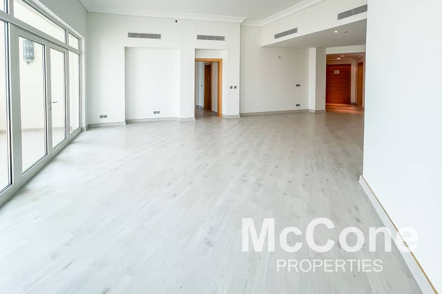 Top Floor | Super Bright | Super Spacious Top Floor | Super Bright | Super Spacious