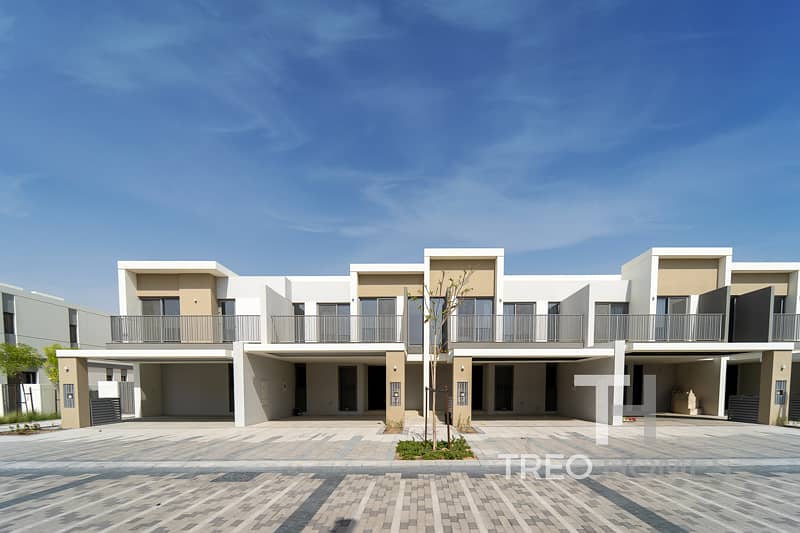 Brand new | Poolside | Bright & spacious Brand new | Poolside | Bright & spacious