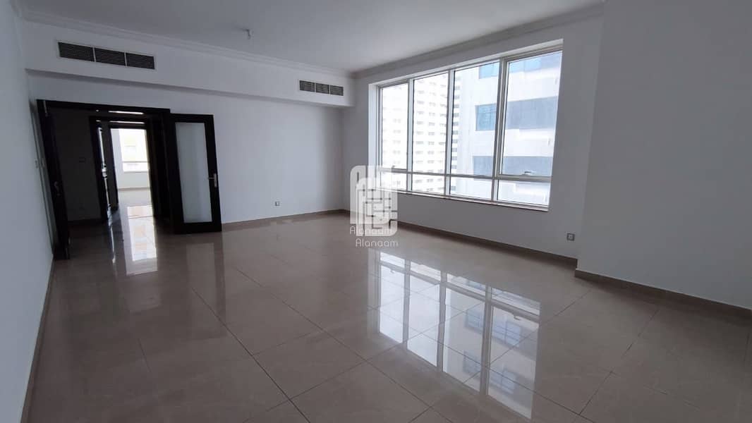 Квартира в улица Аль Наджда, 2 cпальни, 65000 AED - 5284258