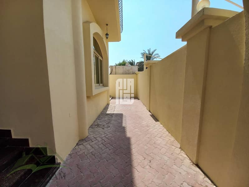 48 Five Star Vila !! 6 Bedroom with  4 extra rooms on top floor with bathrooms and a Driver room with 6 parking