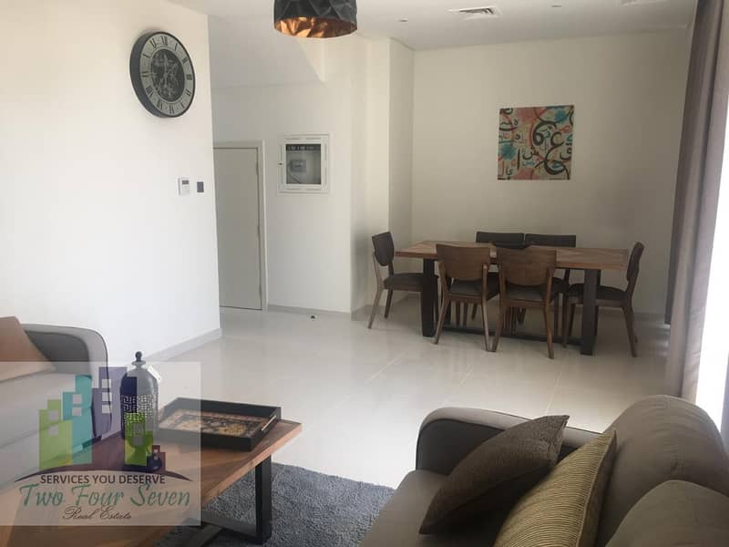 BEAUTIFUL MIDDLE UNIT 3BED+M FULLY FURNISHED