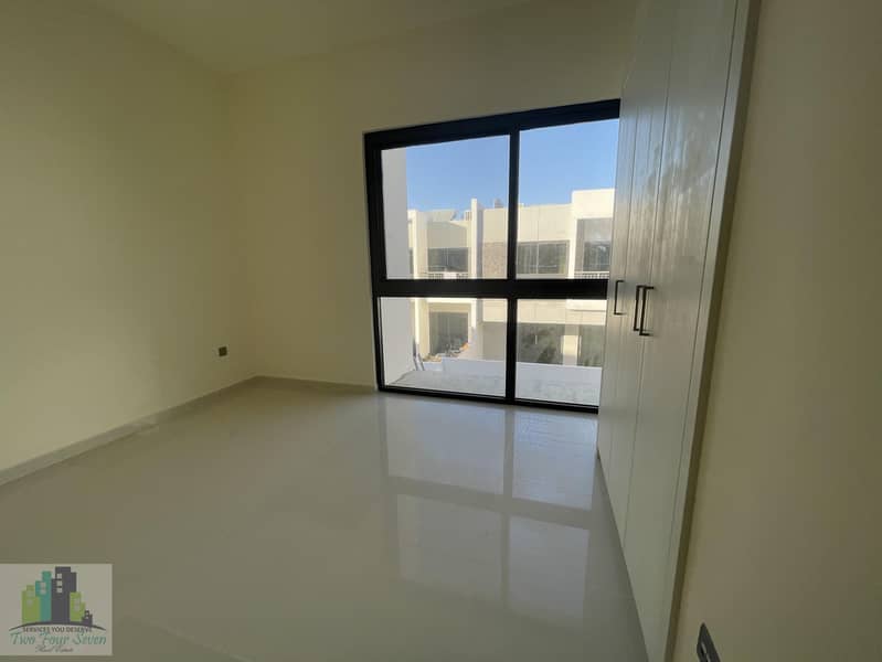 7 MIDDLE UNIT 3BED WITH MAID BIG LIVING AREA