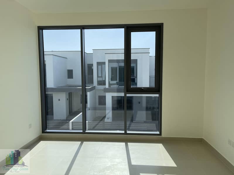 13 BRAND NEW TYPE 2E 4BR TOWNHOUSE FOR RENT IN MAPLE 3