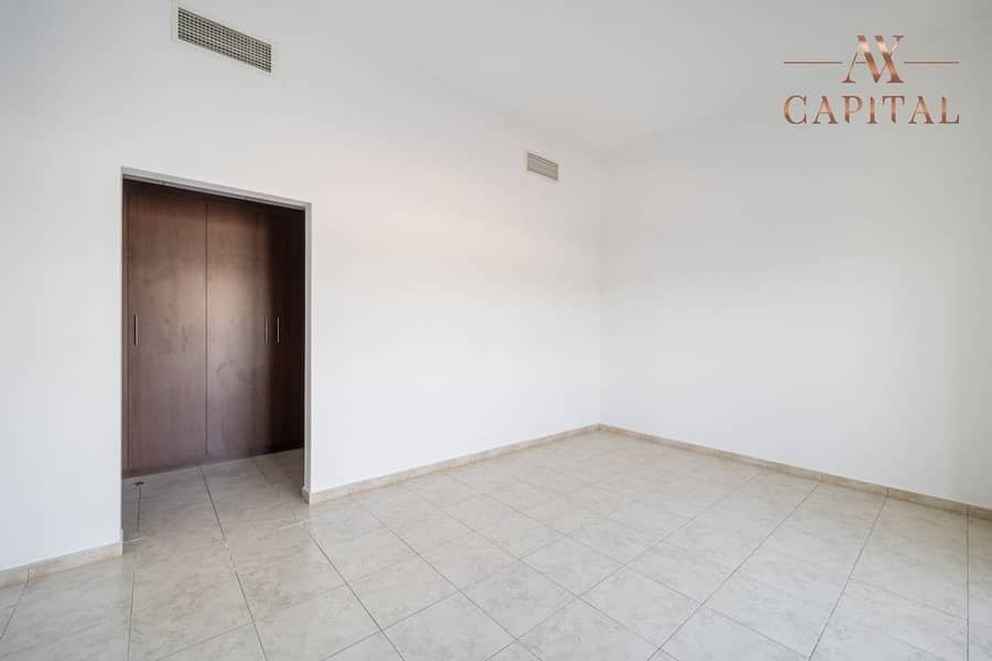 Vacant | Huge Layout | Great Location Vacant | Huge Layout | Great Location