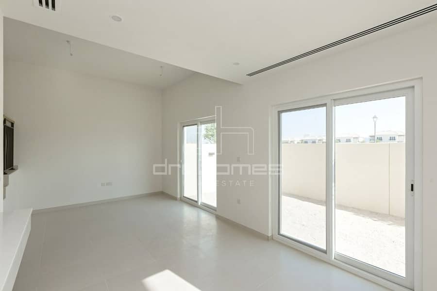 4 Bedrooms + Maid\'s - End unit - Spacious Garden