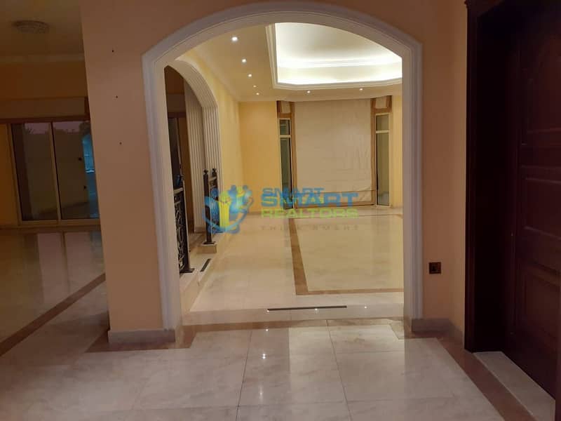10 5 BR Independant Villa with Swimming pool in Umm Al Sheif