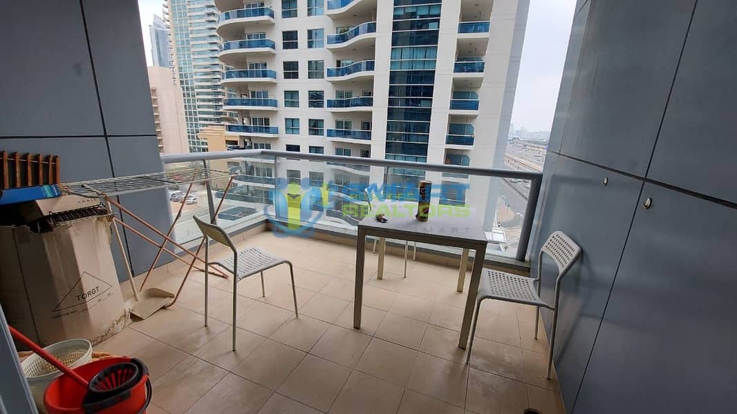 11 Next To Metro Fully Furnished Pool View