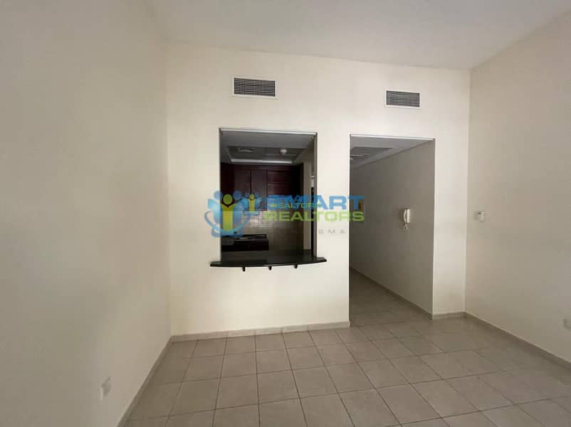 2 Vacant Nicely Maintained Studio Street 2