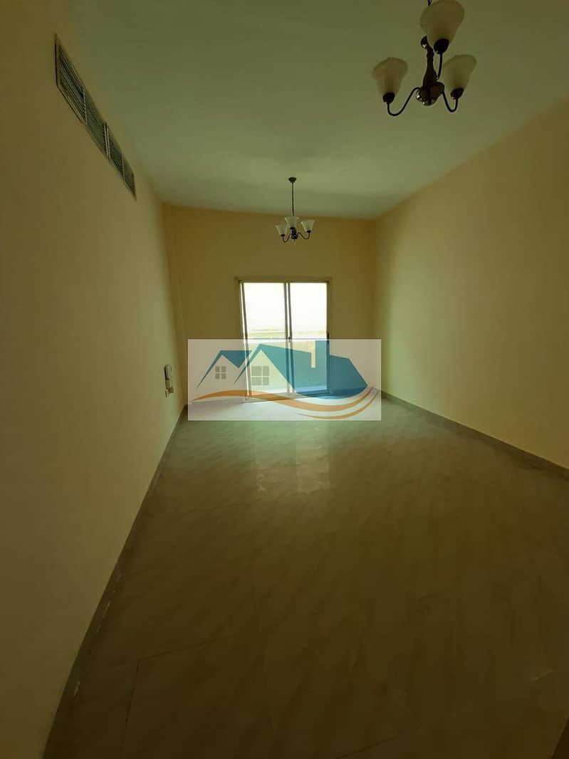 For lovers of very large spaces one-room apartment and hall with a month free