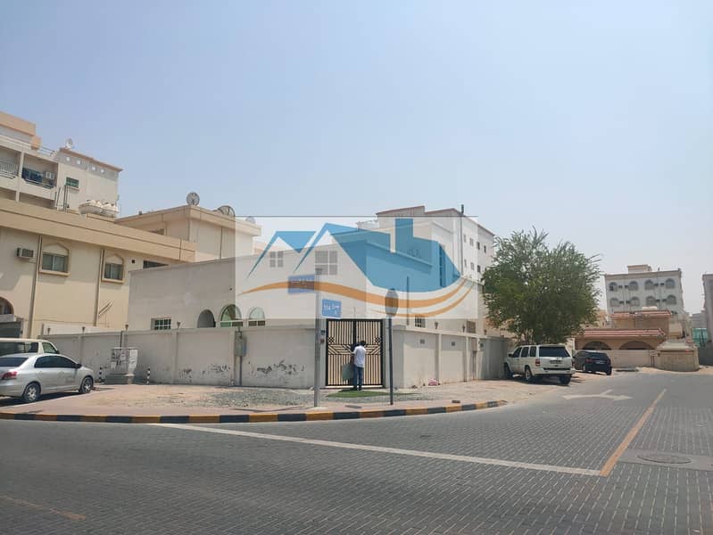 Residential/ Commercial Villa for rent on main road