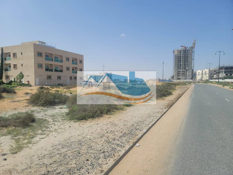 ارض للبيع في منطقة الياسمين علي الشارع الرئيسي  بجوار حديقة الحميدية بمساحة 10 الاف قدم